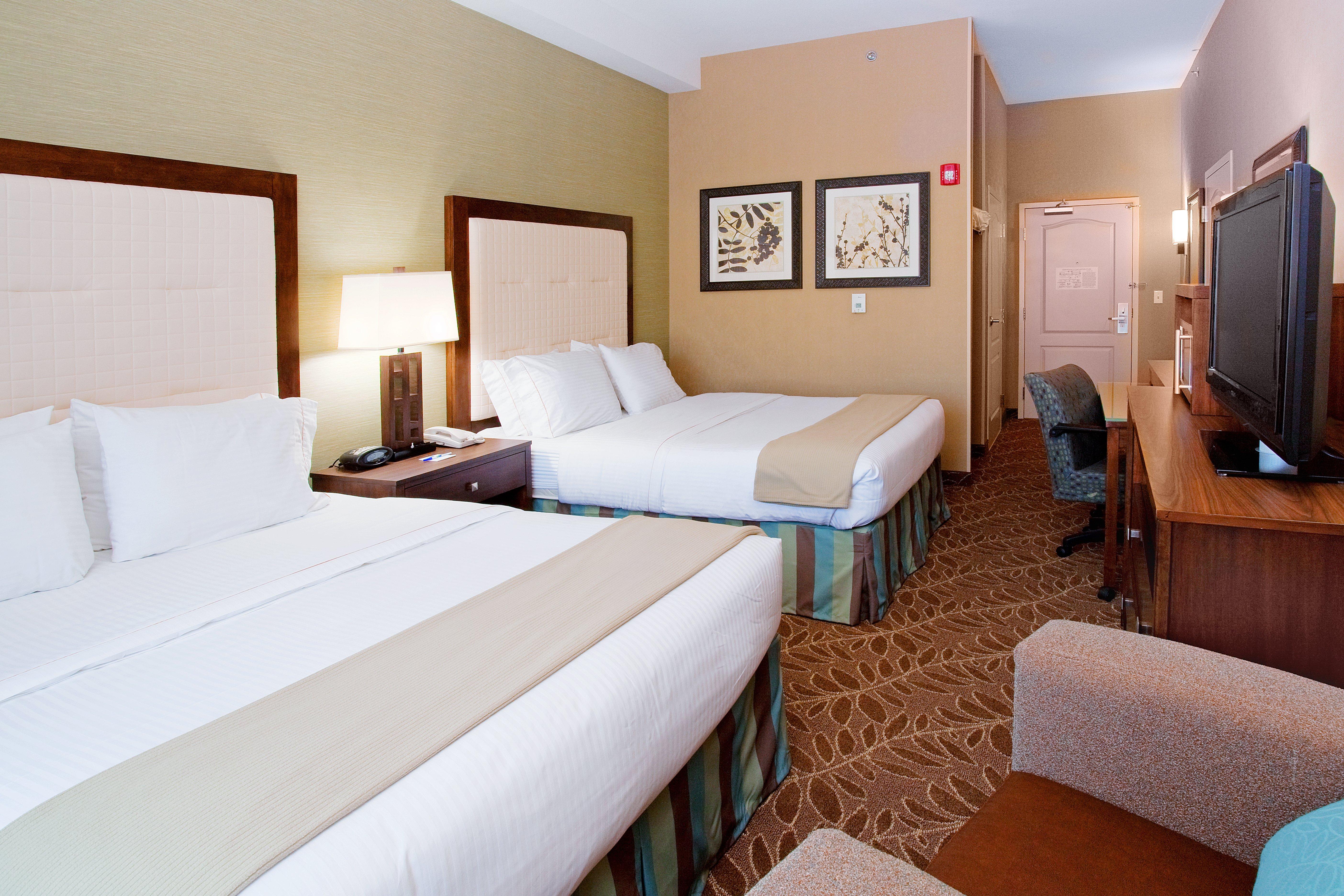 Holiday Inn Express & Suites Logan By Ihg Exterior photo