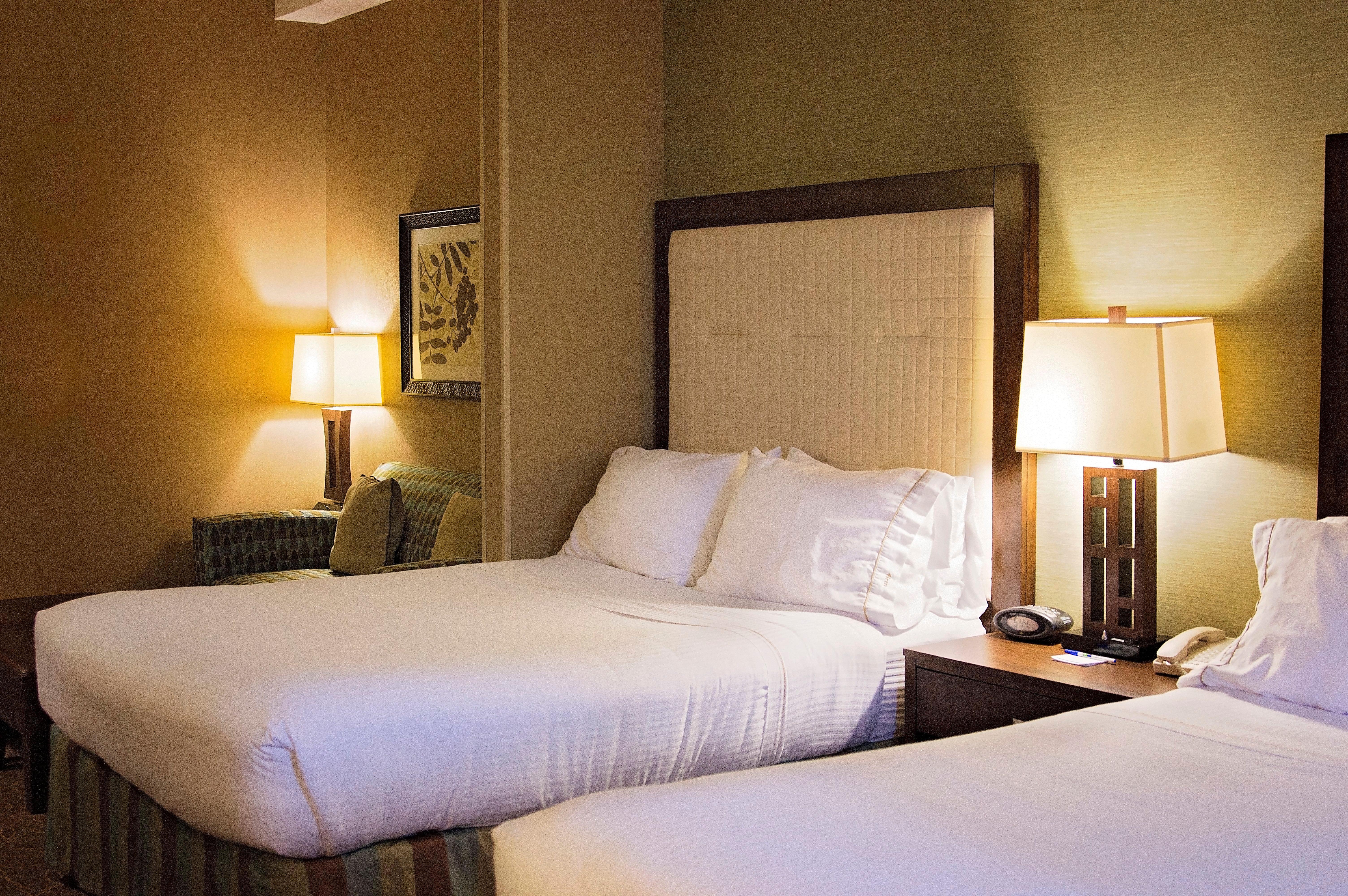 Holiday Inn Express & Suites Logan By Ihg Exterior photo